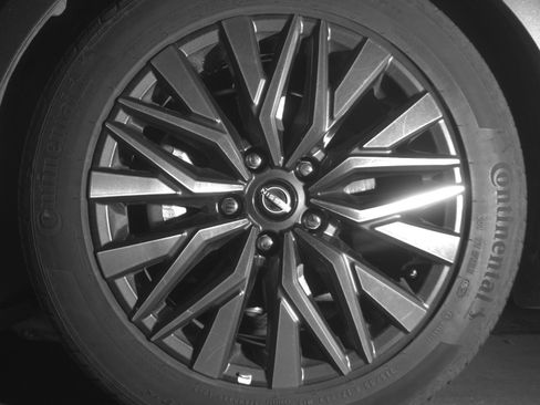 Used 2025 Nissan Altima 2.5 SV FWD image 12