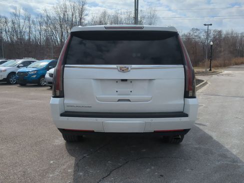 Used 2020 Cadillac Escalade ESV Premium Luxury w/ LPO, Radiant Package image 7