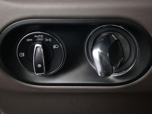 Used 2022 Porsche Macan image 23