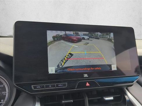 Certified 2024 Toyota Venza XLE AWD/4WD image 20