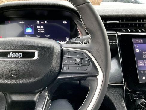 Used 2023 Jeep Grand Cherokee Altitude image 12