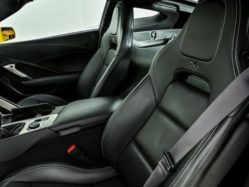 Used 2015 Chevrolet Corvette Z06 w/ 3LZ Preferred Equipment Group image 23