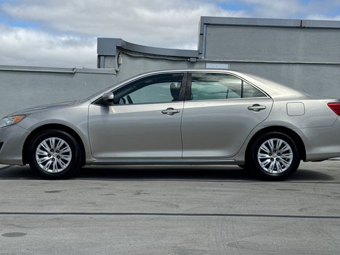 Used 2014 Toyota Camry LE FWD image 2