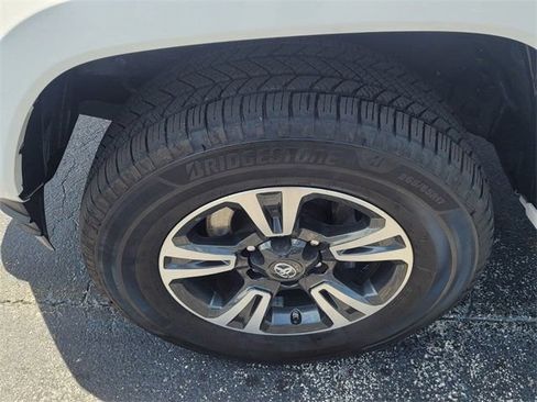 Used 2018 Toyota Tacoma TRD Sport w/ Technology Package RWD image 8