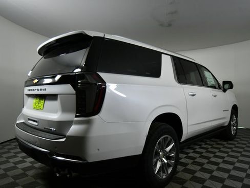New 2025 Chevrolet Suburban Premier image 11