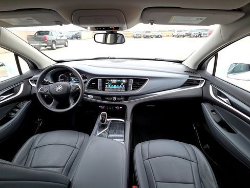 Used 2019 Buick Enclave Essence image 11