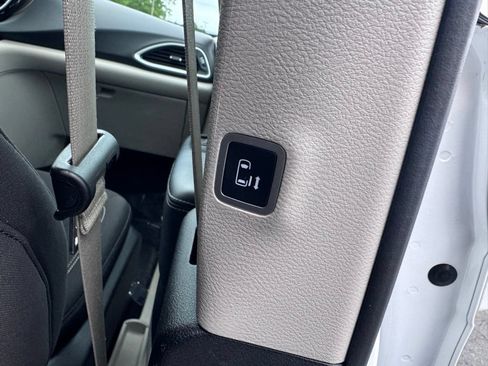 Used 2023 Chrysler Voyager LX FWD image 19