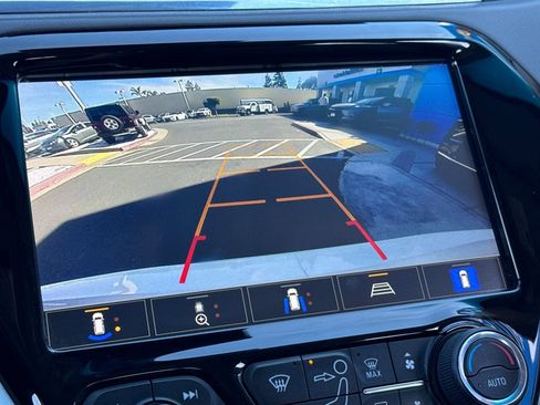 Used 2020 Chevrolet Bolt Premier w/ Infotainment Package image 27