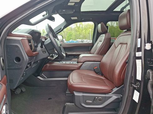 Used 2024 Ford Expedition Limited AWD/4WD image 14