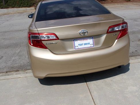 Used 2012 Toyota Camry LE image 15