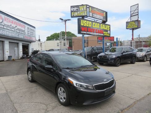 Used 2017 Kia Forte LX FWD image 3