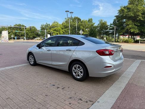 Used 2019 Chevrolet Cruze LS FWD image 5