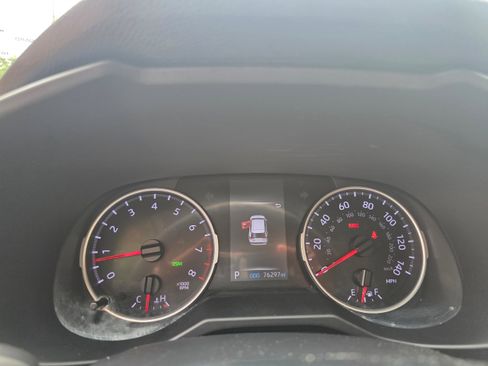 Used 2021 Toyota RAV4 XLE w/ Convenience Package FWD image 12