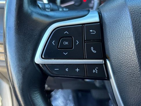 Used 2023 Toyota Highlander XLE image 15