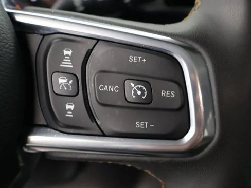 Used 2025 Jeep Wrangler Unlimited Sahara AWD/4WD image 31