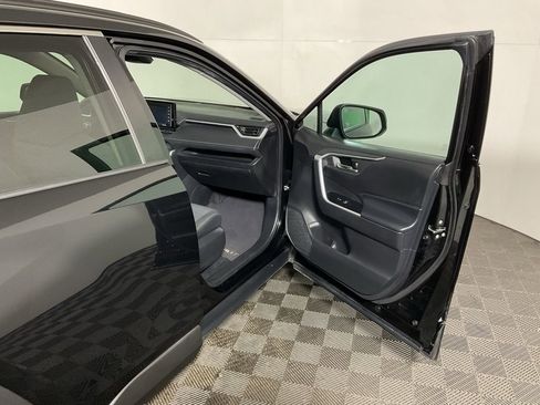 Used 2021 Toyota RAV4 XLE image 33