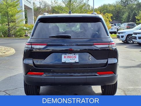 New 2025 Jeep Grand Cherokee Altitude AWD/4WD image 5