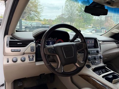 Used 2015 GMC Yukon Denali w/ Premium Package image 11