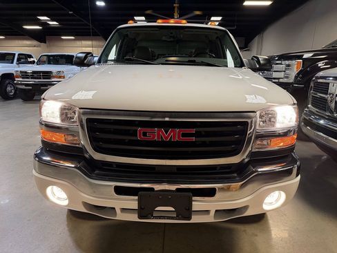 Used 2004 GMC Sierra 3500 SLT w/ Heavy-Duty Power Package AWD/4WD image 14