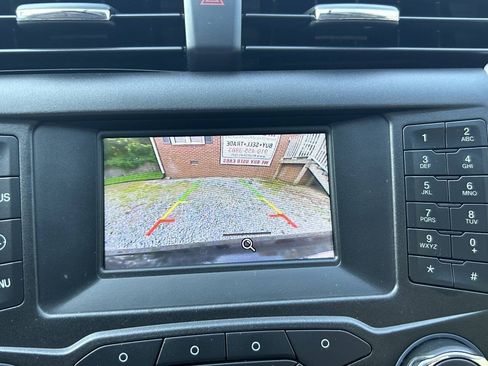 Used 2016 Ford Fusion SE FWD image 18