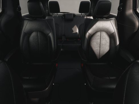 New 2027 Chrysler Pacifica Select AWD/4WD image 3