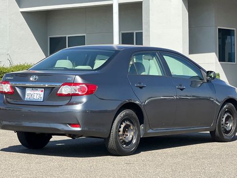 Used 2011 Toyota Corolla LE FWD image 2