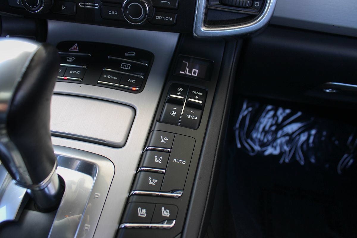 Used 2015 Porsche Cayenne Turbo AWD/4WD image 33
