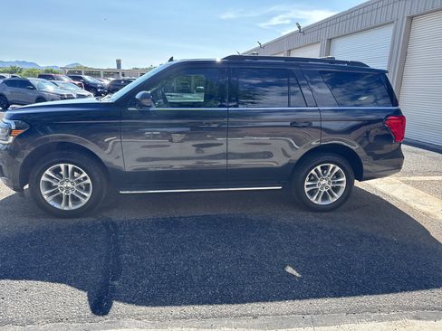 Used 2022 Ford Expedition XLT AWD/4WD image 4