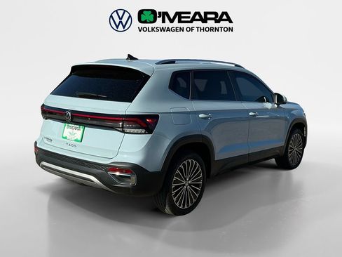 Used 2025 Volkswagen Taos SE FWD image 5