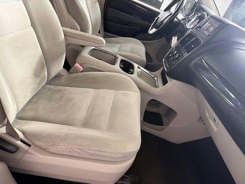 Used 2014 Dodge Grand Caravan SXT w/ UConnect Hands-Free Group FWD image 20