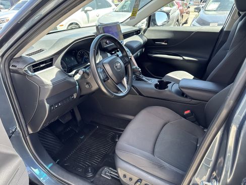 Used 2024 Toyota Venza LE AWD/4WD image 2