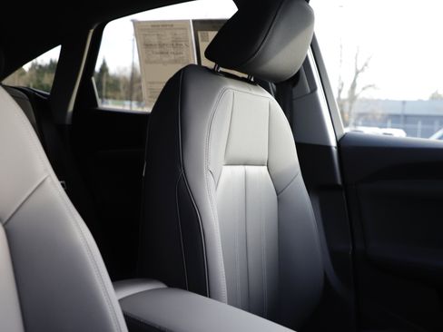 Used 2025 Audi Q5 Premium image 12