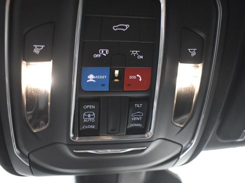 New 2025 Jeep Grand Cherokee Altitude image 23