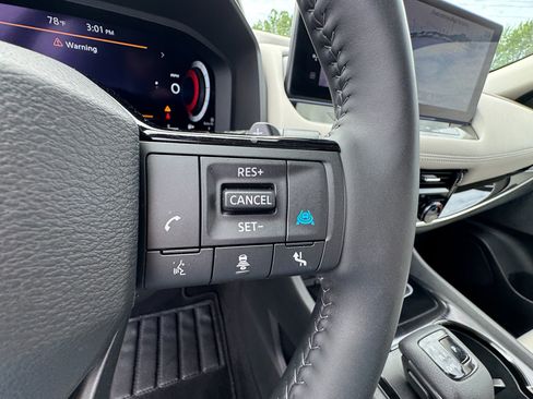 Used 2025 Nissan Rogue SL w/ Tech Package FWD image 22