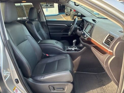 Used 2016 Toyota Highlander Limited image 35