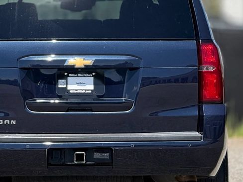 Used 2019 Chevrolet Suburban LT RWD image 14