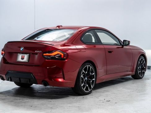 Used 2025 BMW 230i Coupe w/ M Sport Package image 7