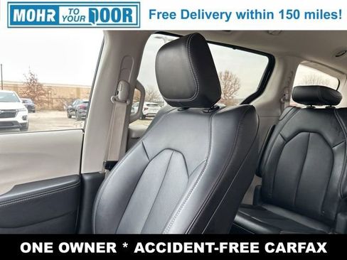 Used 2024 Chrysler Pacifica Touring-L image 24