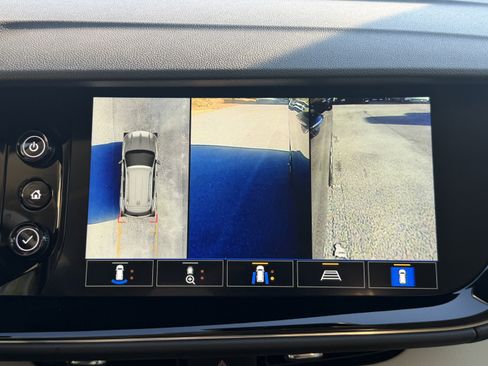 Used 2022 Buick Envision Avenir w/ Technology Package II image 32