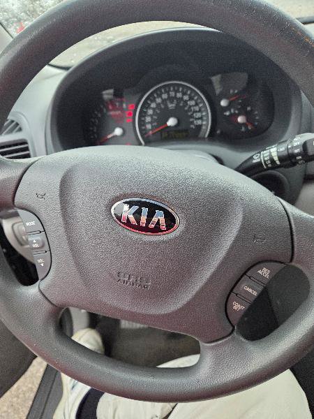 Used 2014 Kia Sedona LX FWD image 8