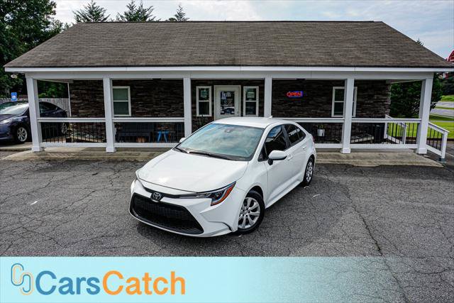 Used 2021 Toyota Corolla LE FWD image 2