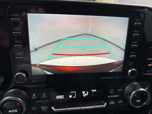 Used 2020 Toyota Highlander XLE image 5