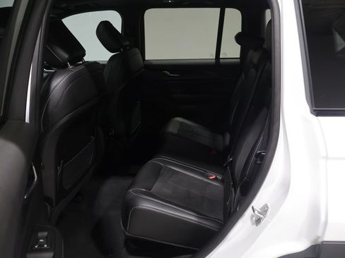 Certified 2025 Jeep Grand Cherokee Altitude AWD/4WD image 19