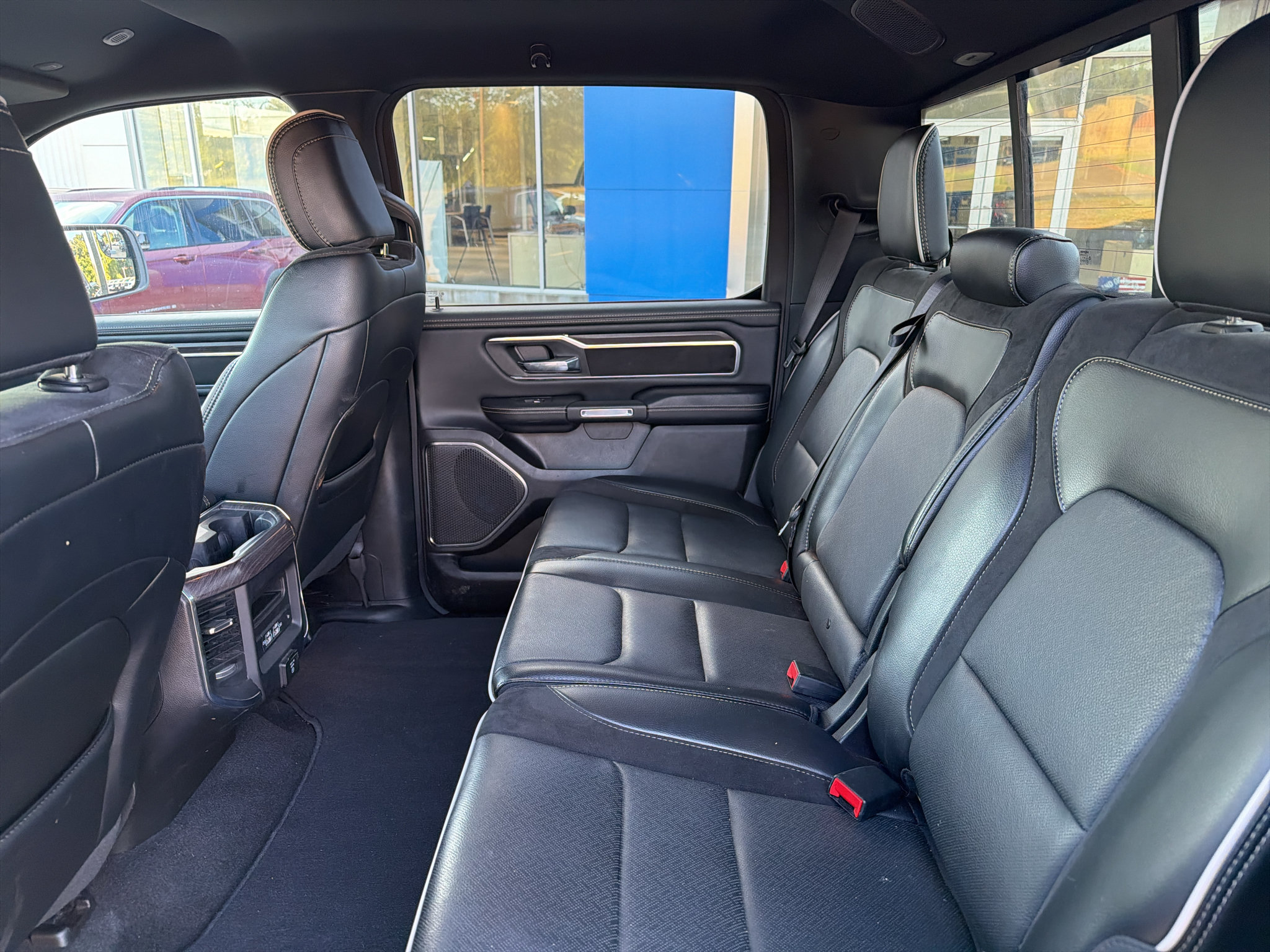 Used 2025 RAM 1500 Laramie AWD/4WD image 5