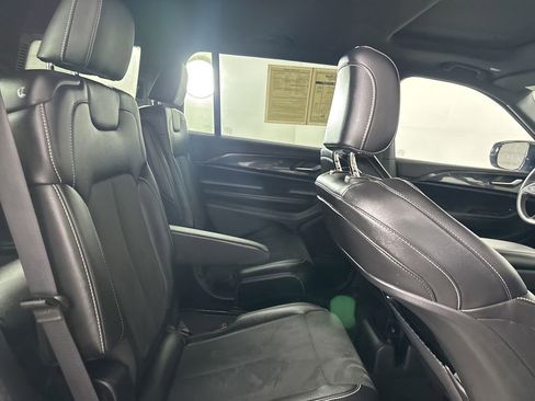 Used 2023 Jeep Grand Cherokee L Laredo image 28