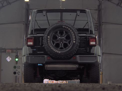 Used 2023 Jeep Wrangler Unlimited w/ Sun & Screen Package AWD/4WD image 31