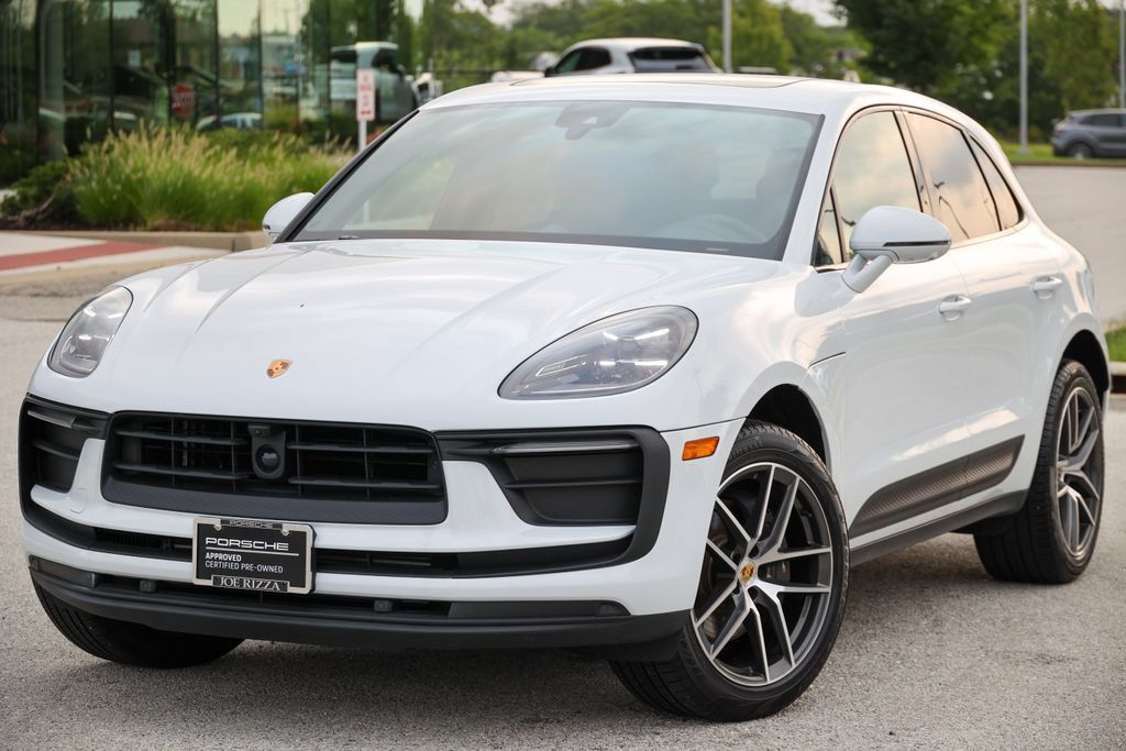 Certified 2026 Porsche Macan AWD/4WD image 9