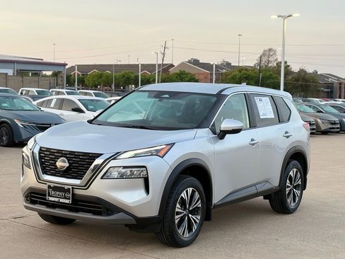 Certified 2023 Nissan Rogue SV image 3