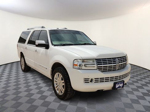 Used 2012 Lincoln Navigator L 2WD image 6