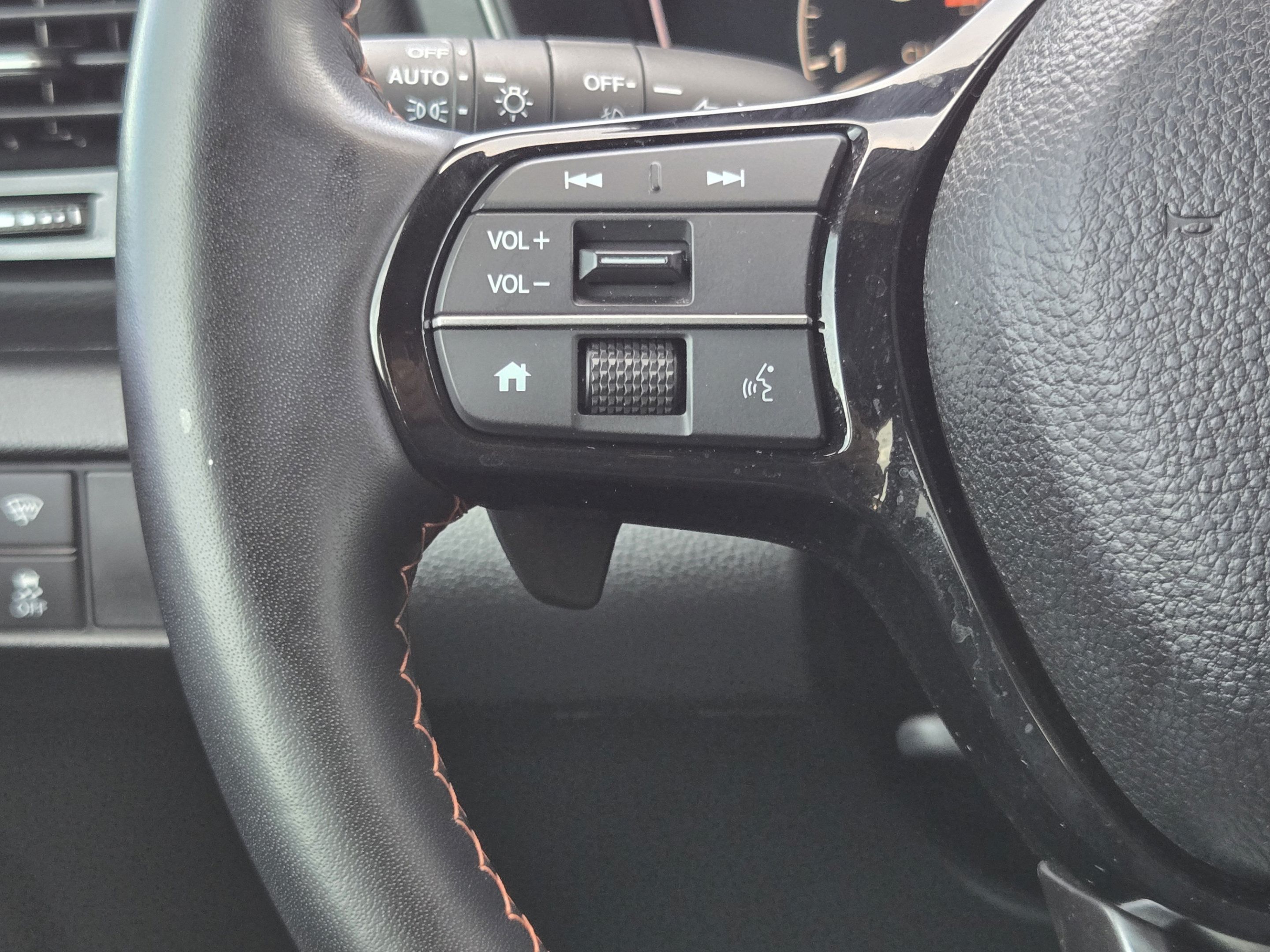 Used 2025 Honda Pilot TrailSport image 24